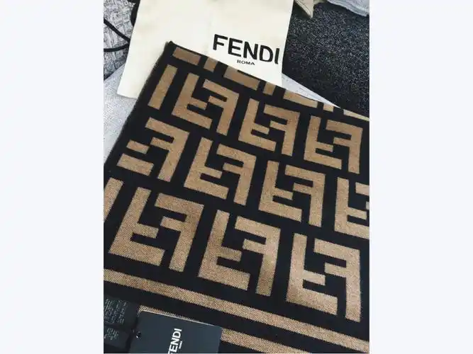 fendi大logo围巾01