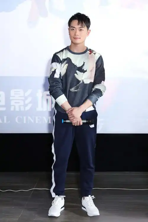 曹骏携电影《遇见你真好》现身广州 遇现场粉丝大告白