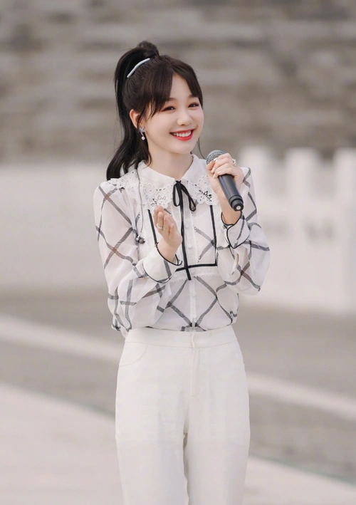 自从加入火箭少女101后,徐梦洁在圈里名气大幅提升,现在发展得越来