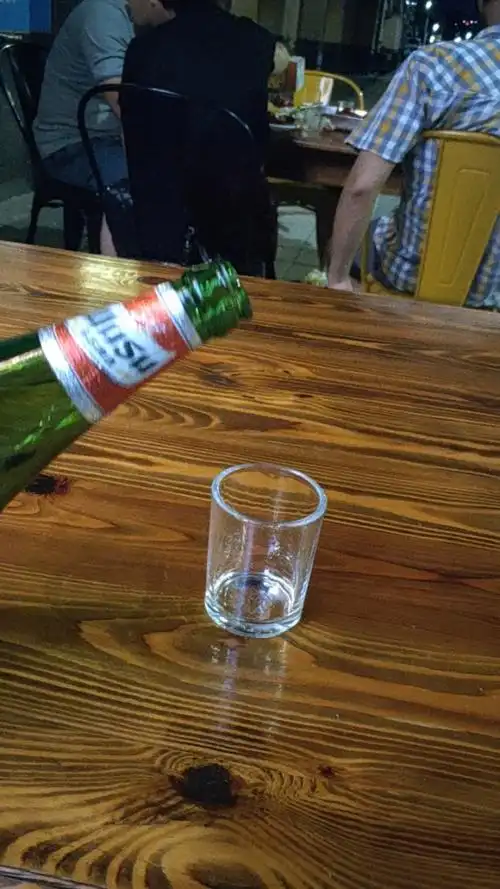 独自喝酒的大叔