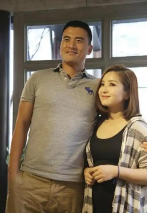 分手13年的何洁释小龙,一个生了三宝上《浪姐》,一个默默隐婚