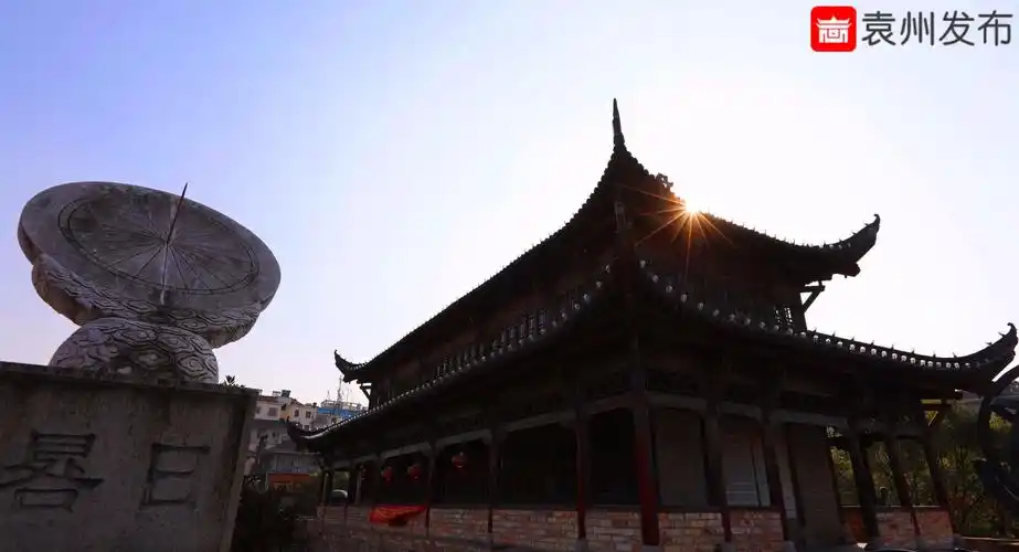 1/4袁州谯楼,又称宜春鼓楼,位于宜春市中心城区鼓楼路步行街.