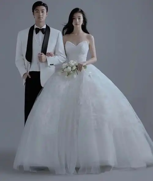 2021新款影楼韩式主题服装高定婚纱摄影轻奢白纱写真拍照拖尾礼服