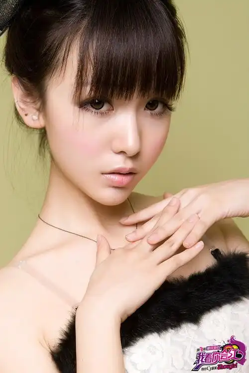 非主流美女自拍照 世纪天成周嘉琪