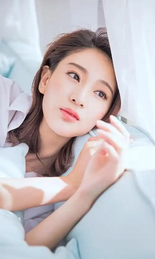 气质优雅温婉可人的大连女明星侯梦莎