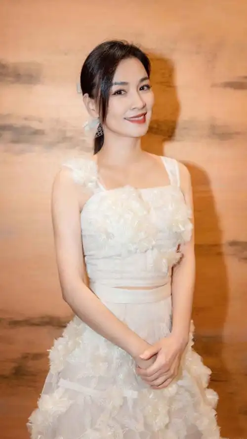 职业生涯:张庭是****女演员,在演艺圈中活跃多年.