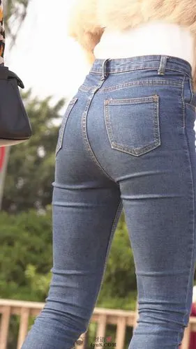 如此紧绷的牛仔裤美女,看了好激动啊[28p]
