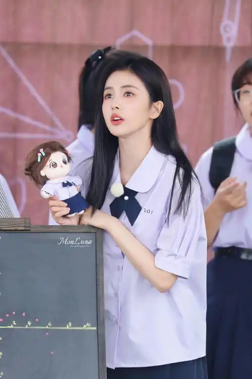 白鹿奔跑吧学院风录制##白鹿泰兰德校服造型