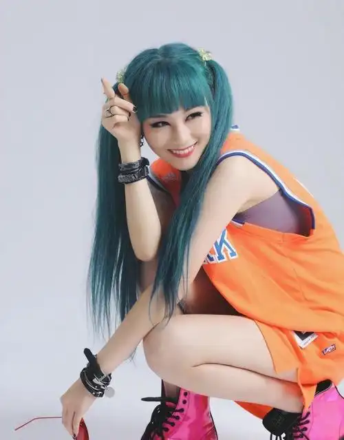 唐人街探案2中的美女黑客 尚语贤出道便与冯小刚成龙等大佬合作