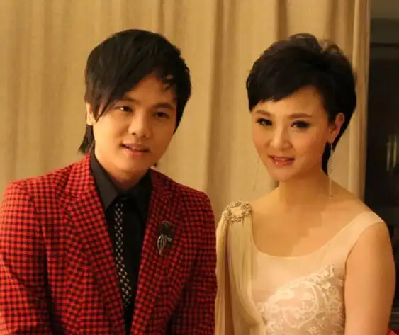 图揭秘郑源老婆身高多少独家报道其成名经历