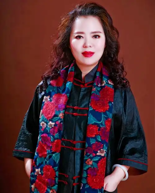 王丽娜 副教授 -青岛大学音乐学院