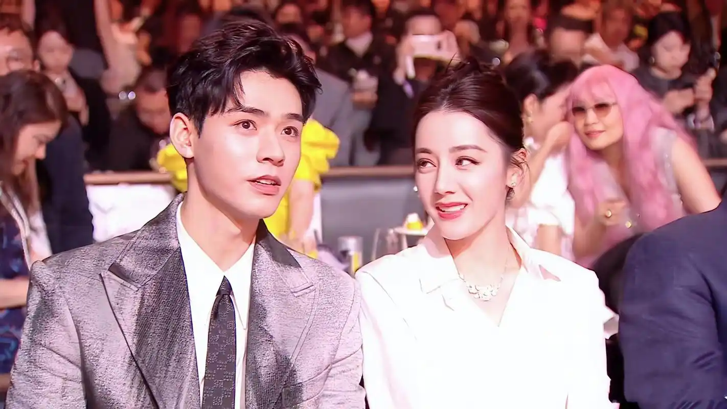 龚俊和迪丽热巴同框啦!