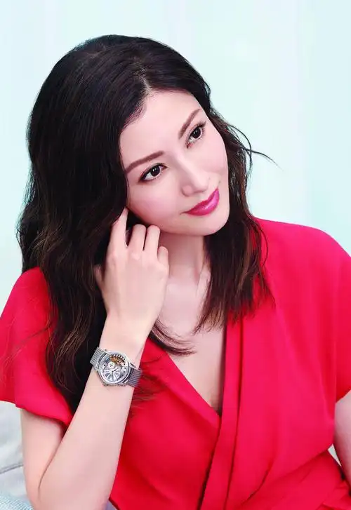 李嘉欣近照 现在还是感觉老气了 网友:岁月不饶人