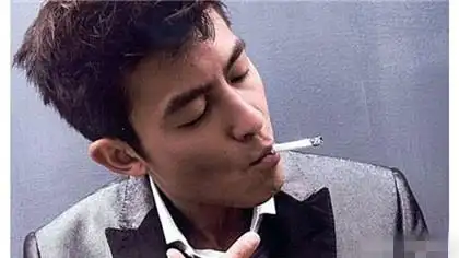 点击图片进入下一页     陈冠希,最痞最不可一世.是在下输了. 分享到