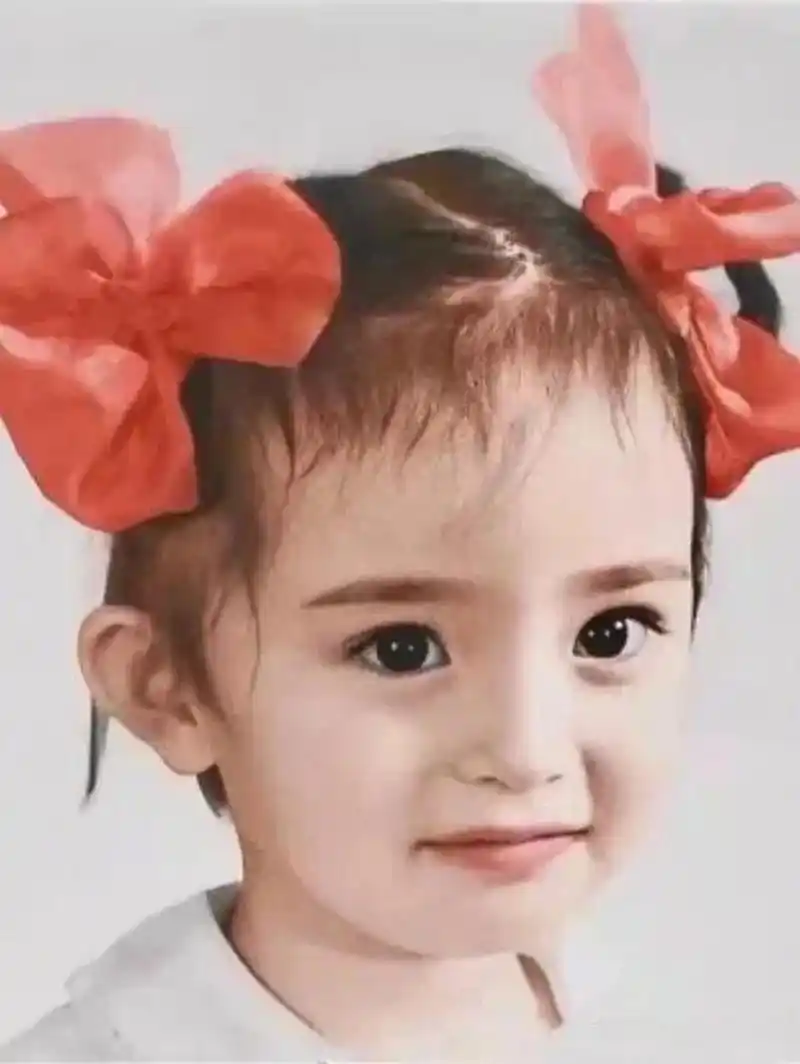 杨幂童年旧照,一双灵动的大眼睛,萌萌哒,太可爱了,童星出道就已很有