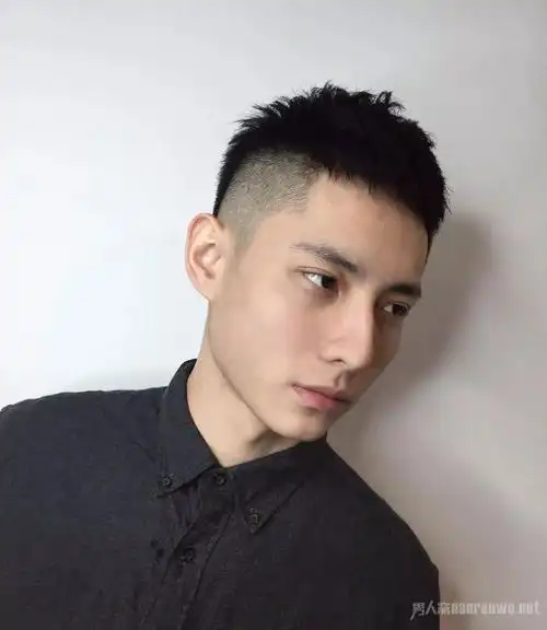 短发发型男阳光寸头 这3款发型总有一款帅到你!