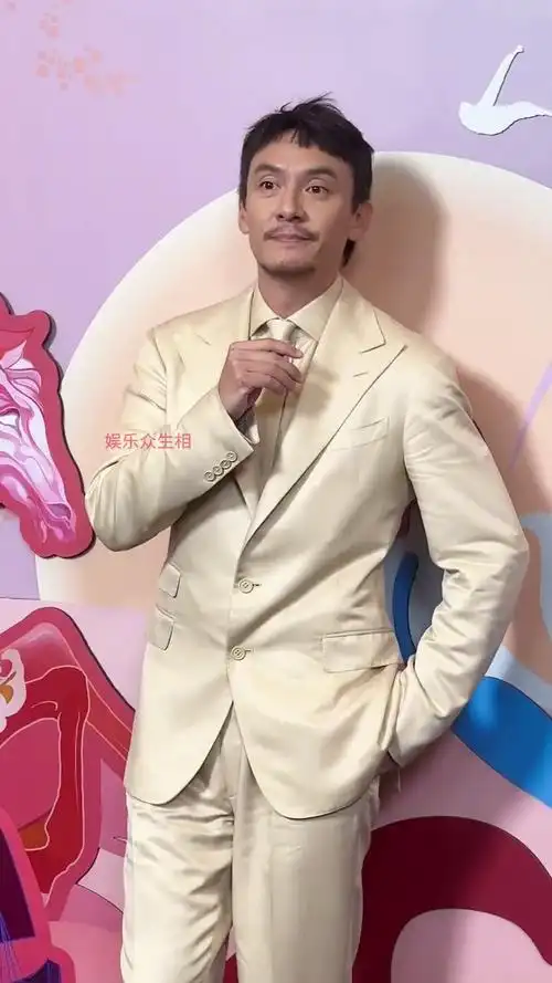 张震_西装造型亮相the_macallan活动这47岁状态如何