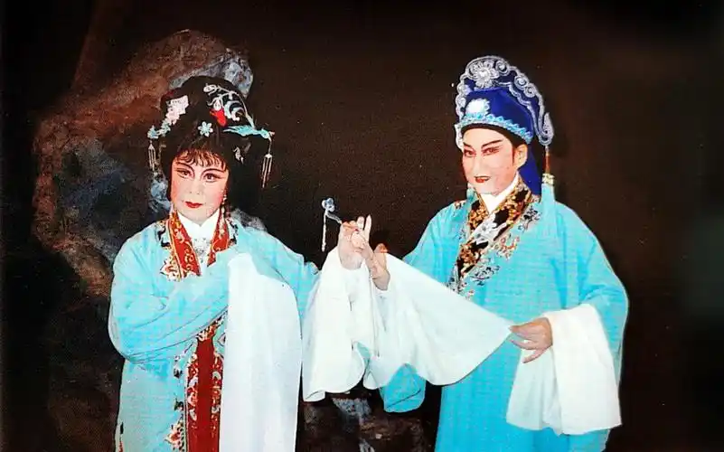 越剧大师"戚雅仙 毕春芳"主演《血手印》vcd上海台版