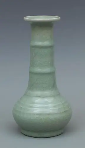 南宋龙泉青釉弦纹瓶