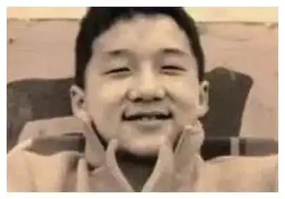 巨星童年照 成龙 刘德华 朱茵 张学友 林青霞 郭富城小时候照片