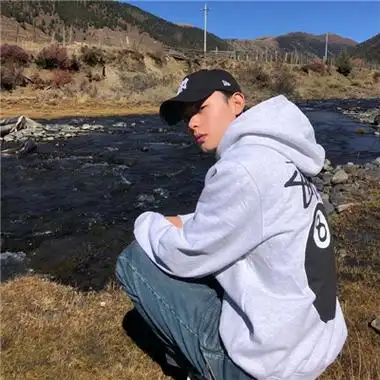 给人一种坚毅的感觉,非常受女孩子的喜欢,如果你希望让自己的微信头像