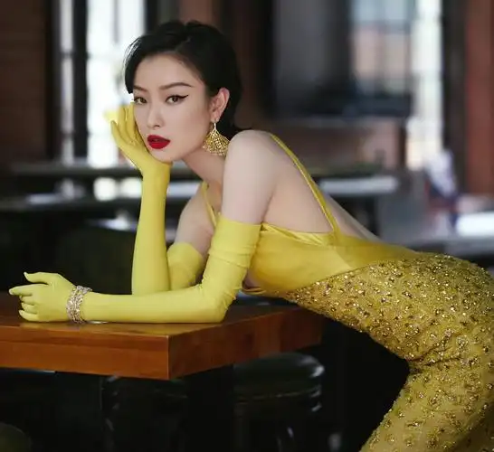 倪妮美照楚楚可人