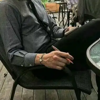 很绅士的真实的有范商务男头成熟西装气质男头合集