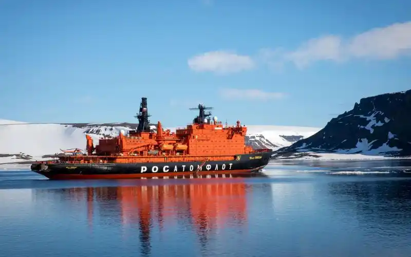 搬运红色巨兽俄罗斯50年胜利号核动力破冰船北海破冰航行