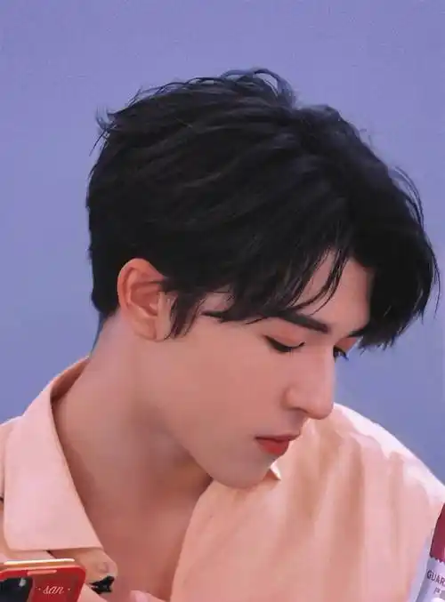 尹浩宇下颚线条