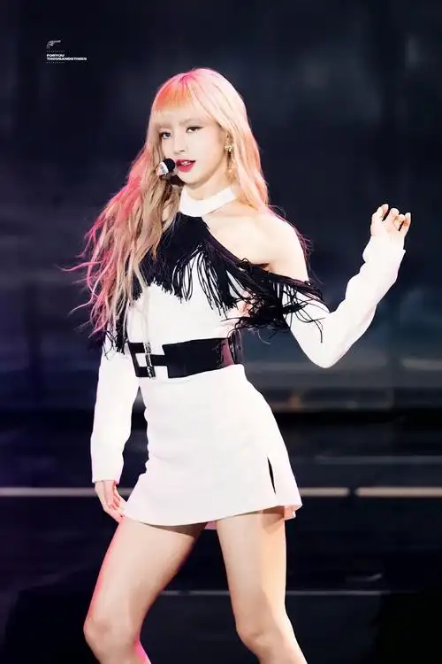 有没有关于lisa身材的好看的照片? - 知乎