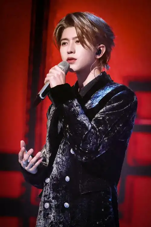 蔡徐坤默片国风舞台