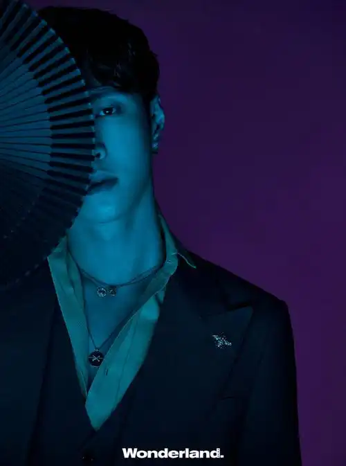 张艺兴演绎"双生"大片 一镜两面创意主题彰显无谓态度