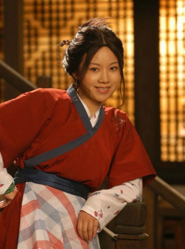 佟湘玉演员 闫妮寡妇门前是非多,而她这个只是在儿时见过丈夫的寡妇