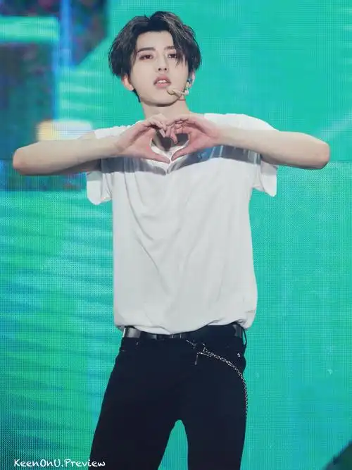 坤坤给你送爱心78ikun接住