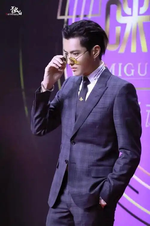 我要看娱乐: 男星背头合集!颜值高才敢. 来自娱乐女孩 - 微博