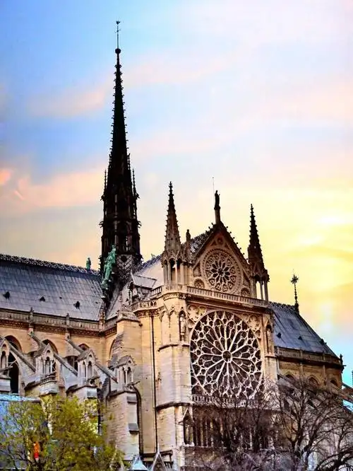 法国文化旅行之夕阳之下的巴黎圣母院,雨果笔下的爱情悲剧