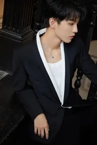 王俊凯这个侧颜是不是很完美!