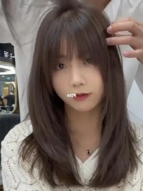 圆脸女神请一定要尝试的高层次中长发锁骨发