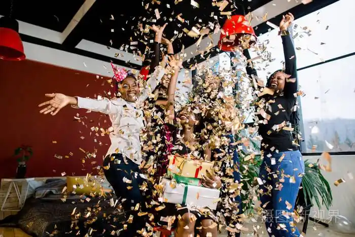 在生日聚会上,非裔美国人朋友们,女孩们在飘落的纸屑下快乐