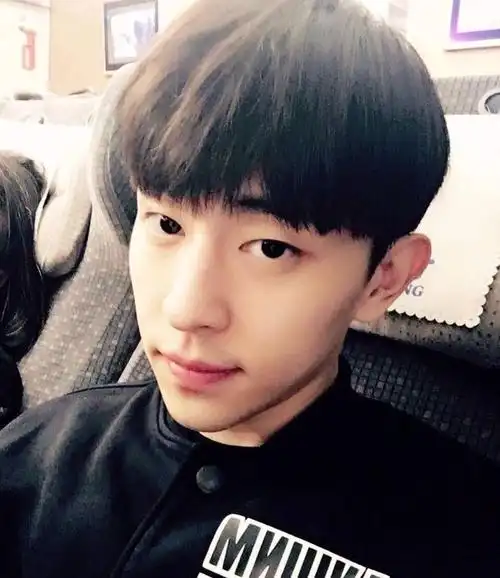 邓伦关掉美颜晒自拍素颜令人堪忧网友有哪个女孩愿嫁给他