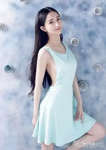 美女真空上阵侧身露美乳大胆写真图片