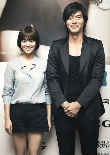 相恋仅两周韩星玄彬姜素拉大方承认恋情