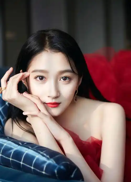 关晓彤宣布自己要女团出道网友鹿晗导师教得好