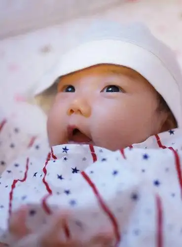 凤凰传奇玲花女儿呆萌出镜 小肉脸胖成球可爱爆棚 (3/6)