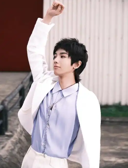 不久前,在海口举办了六场2021年火星演唱会的华晨宇再一次来到这座