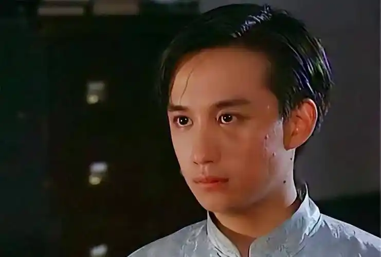 而且他自身也很有才华,曾经和周迅出演的《人间四月天》中塑造的浪漫