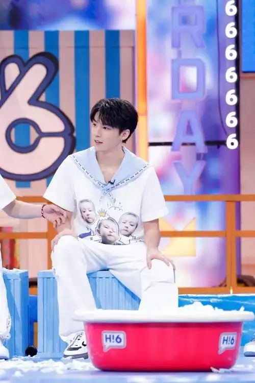 王俊凯穿童年王俊凯##你好星期六##暑期剧综嘴替团