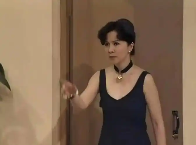 蔡明:年轻就是前凸后翘,可不是整形整出来的身材_时尚_明星_机器人