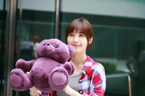 李菲儿初冬写真曝光 《远爱》饰辣妈展多面魅力