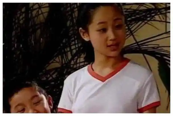 她是《家有儿女》中的夏雪,挤掉杨紫上位,时隔多年为杨紫做配角